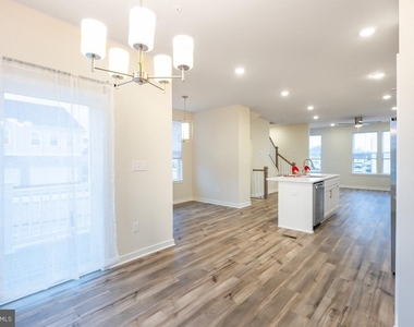 923 Magnolia Lane - Photo Thumbnail 11