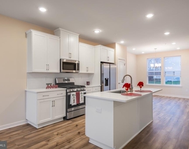 923 Magnolia Lane - Photo Thumbnail 6