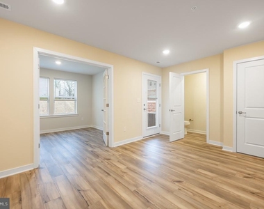 923 Magnolia Lane - Photo Thumbnail 3