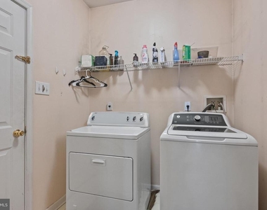 929 N York Drive - Photo Thumbnail 13