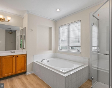 929 N York Drive - Photo Thumbnail 15