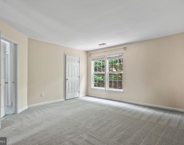 929 N York Drive - Photo Thumbnail 14