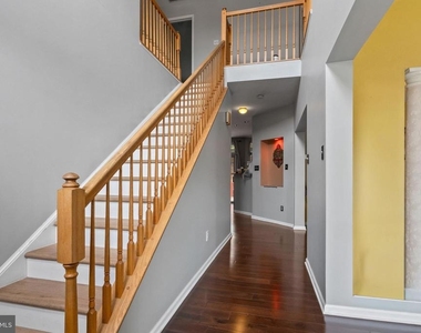 929 N York Drive - Photo Thumbnail 2