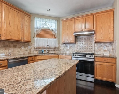 929 N York Drive - Photo Thumbnail 10