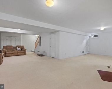 929 N York Drive - Photo Thumbnail 23