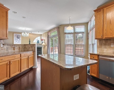 929 N York Drive - Photo Thumbnail 11