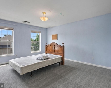 929 N York Drive - Photo Thumbnail 17