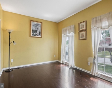 929 N York Drive - Photo Thumbnail 3