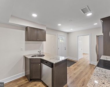 116 E King Street - Photo Thumbnail 11