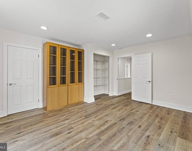 116 E King Street - Photo Thumbnail 19