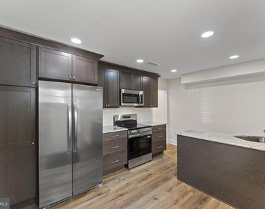 116 E King Street - Photo Thumbnail 10