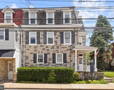 116 E King Street - Photo Thumbnail 3
