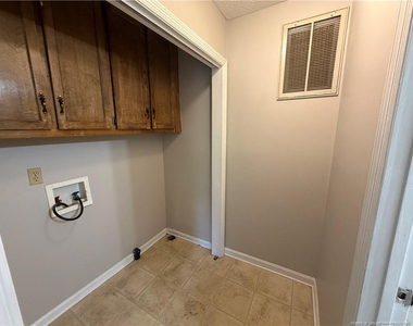 872 Hilton Drive - Photo Thumbnail 6