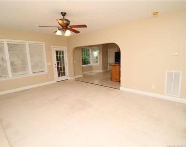36 W Trafalgar Court - Photo Thumbnail 4
