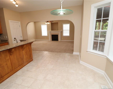 36 W Trafalgar Court - Photo Thumbnail 14