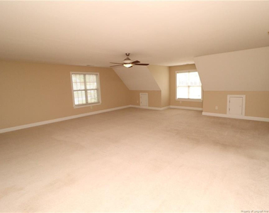 36 W Trafalgar Court - Photo Thumbnail 31