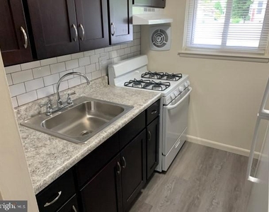 126 E Maple Avenue - Photo Thumbnail 8