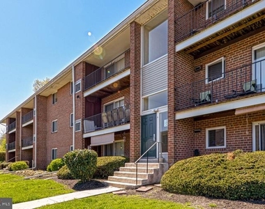 126 E Maple Avenue - Photo Thumbnail 1
