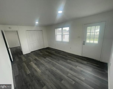 2715 Crest Avenue - Photo Thumbnail 11