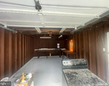 2715 Crest Avenue - Photo Thumbnail 14