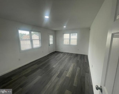 2715 Crest Avenue - Photo Thumbnail 12