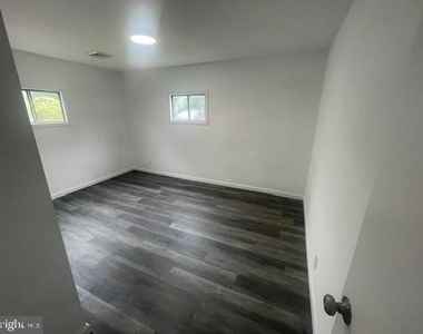 2715 Crest Avenue - Photo Thumbnail 6