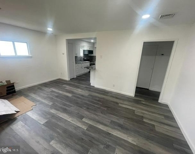 2715 Crest Avenue - Photo Thumbnail 2