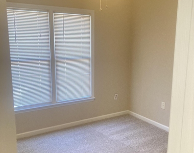 404 Creekway Drive - Photo Thumbnail 4