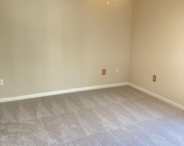 404 Creekway Drive - Photo Thumbnail 2