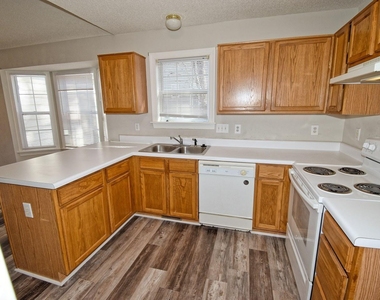 239 Tillamook Drive - Photo Thumbnail 14