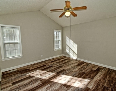 239 Tillamook Drive - Photo Thumbnail 16