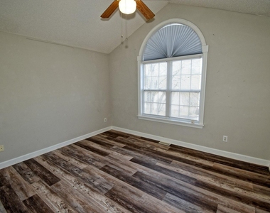 239 Tillamook Drive - Photo Thumbnail 24