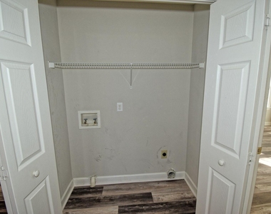 239 Tillamook Drive - Photo Thumbnail 12