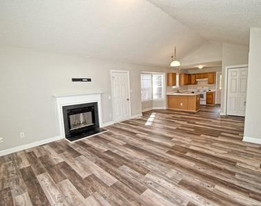 239 Tillamook Drive - Photo Thumbnail 2