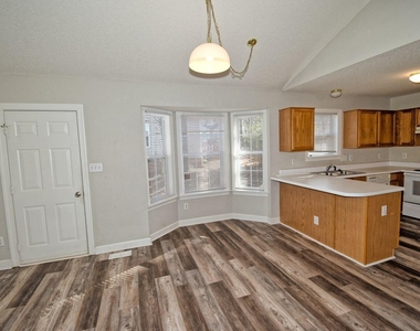 239 Tillamook Drive - Photo Thumbnail 8