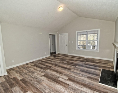 239 Tillamook Drive - Photo Thumbnail 5
