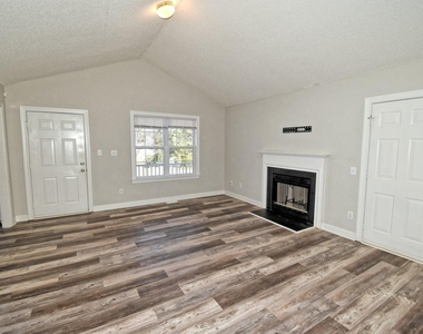 239 Tillamook Drive - Photo Thumbnail 4