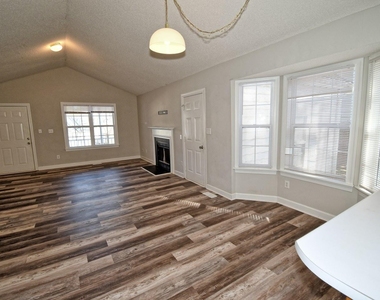 239 Tillamook Drive - Photo Thumbnail 9