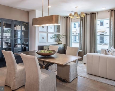 512 Reading Court - Photo Thumbnail 4
