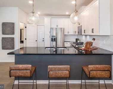 512 Reading Court - Photo Thumbnail 5