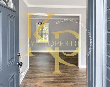 1828 Windsor Drive - Photo Thumbnail 4