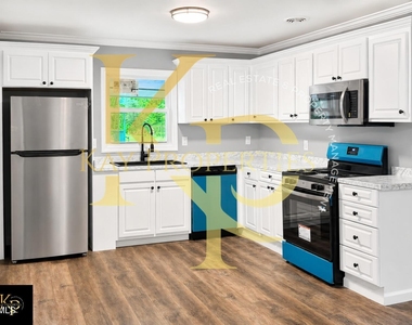 1828 Windsor Drive - Photo Thumbnail 7