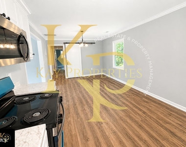 1828 Windsor Drive - Photo Thumbnail 8