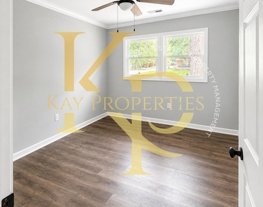1828 Windsor Drive - Photo Thumbnail 15
