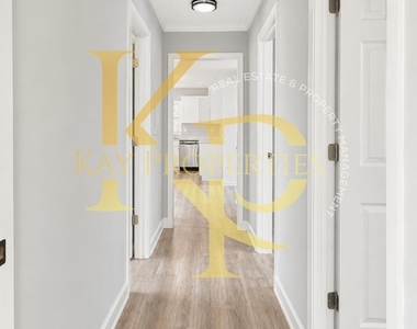 1828 Windsor Drive - Photo Thumbnail 14