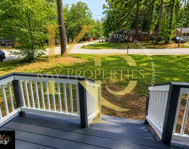 1828 Windsor Drive - Photo Thumbnail 3