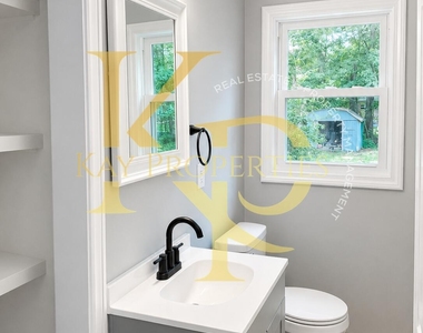1828 Windsor Drive - Photo Thumbnail 17