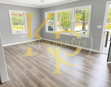 1828 Windsor Drive - Photo Thumbnail 6