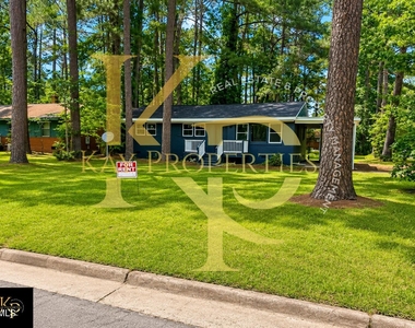 1828 Windsor Drive - Photo Thumbnail 2