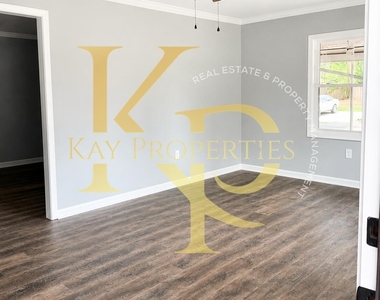 1828 Windsor Drive - Photo Thumbnail 5